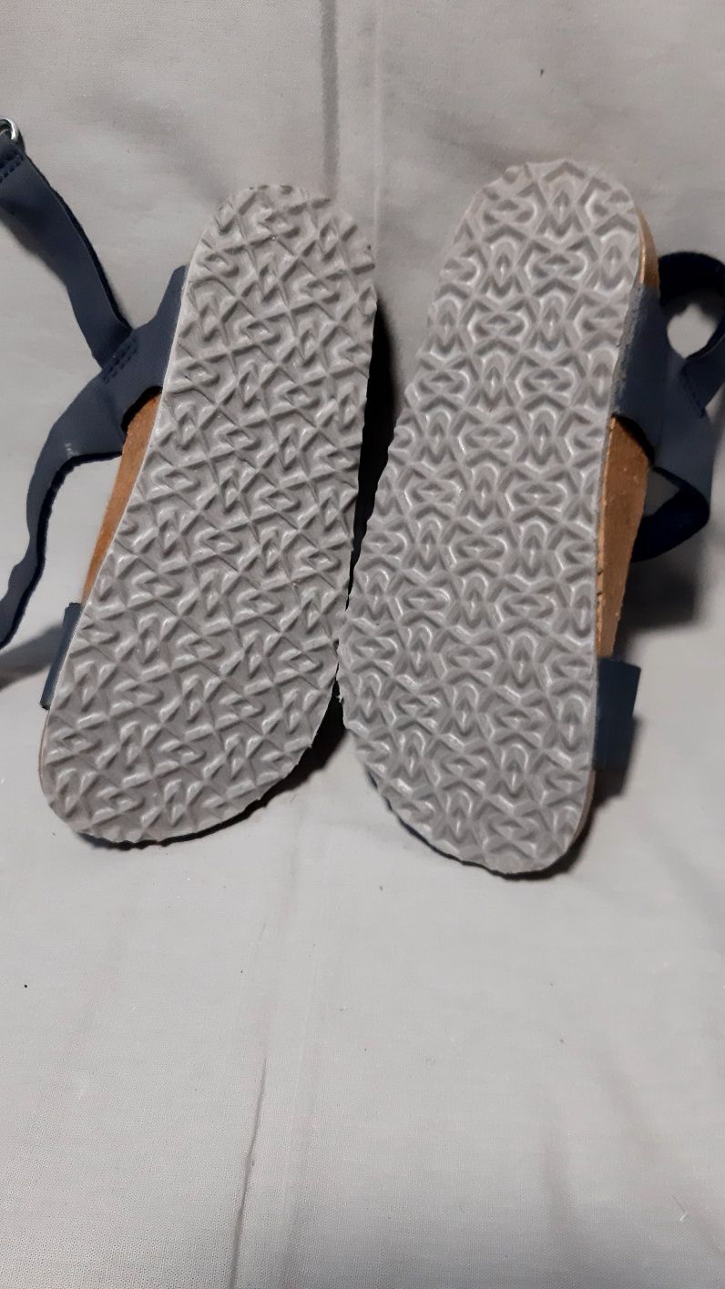 2 pares de sandalias criança