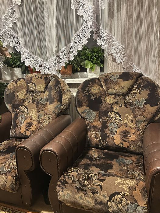 2 крісла в хорошому стані