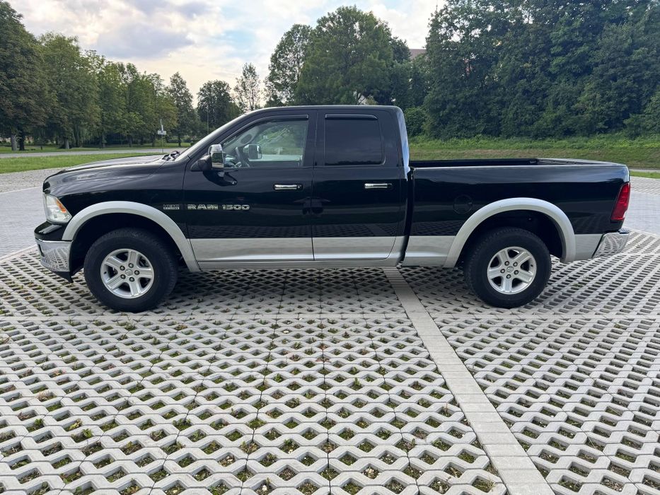 Dodge Ram 1500 Laramie  5.7 hemi 4x4