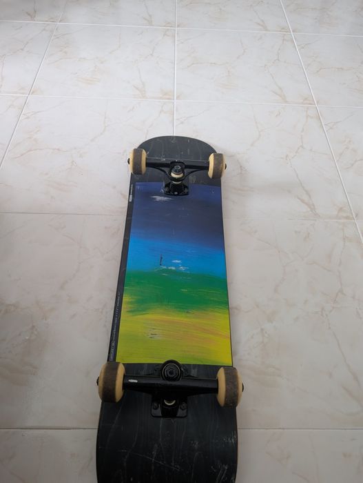 Skate feito de madeira canadiana