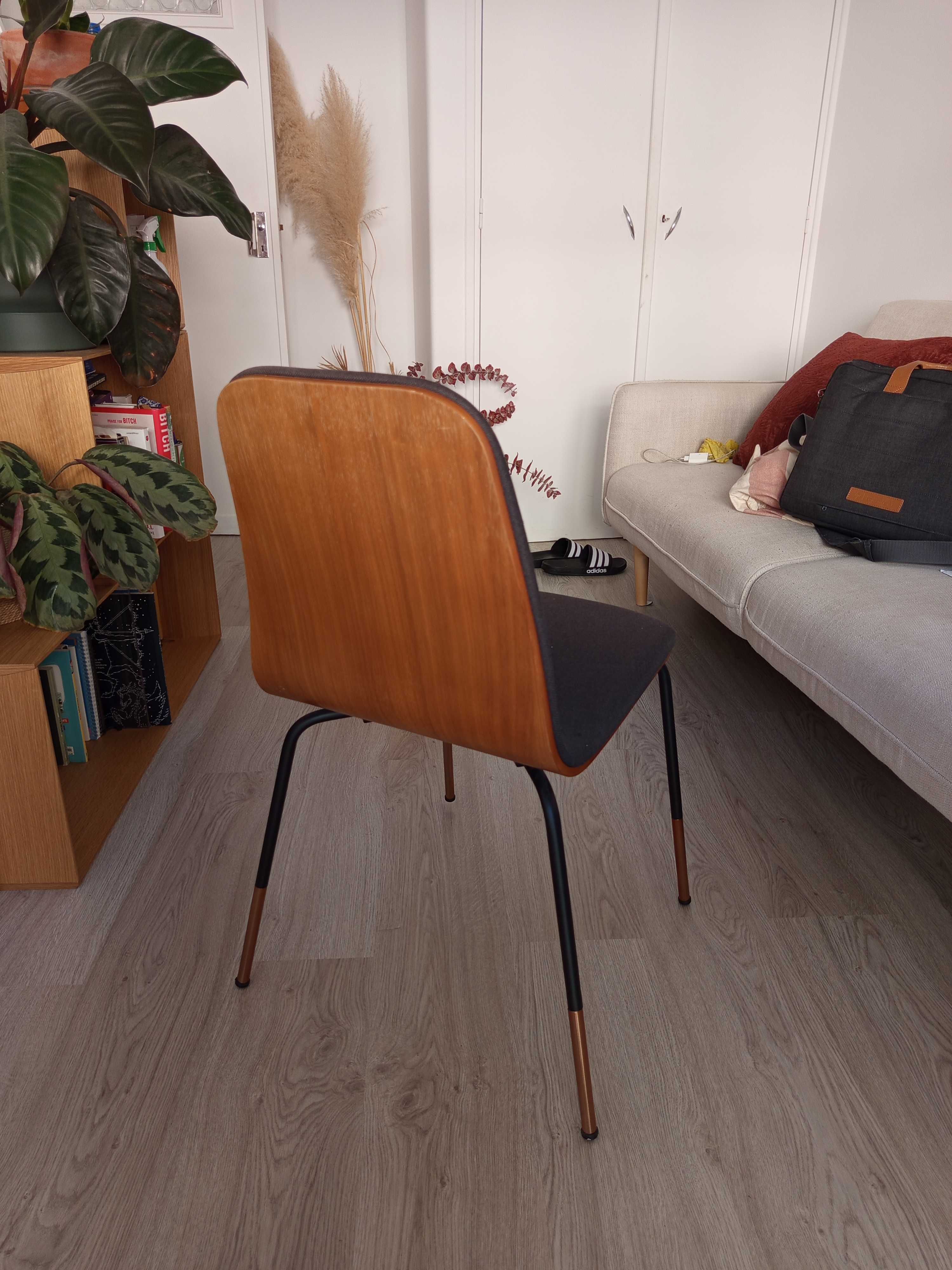 Mesa com cadeiras