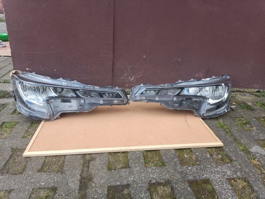 Toyota Corolla e21 kombi HB hatchback zestaw reflektorów przod L P eu