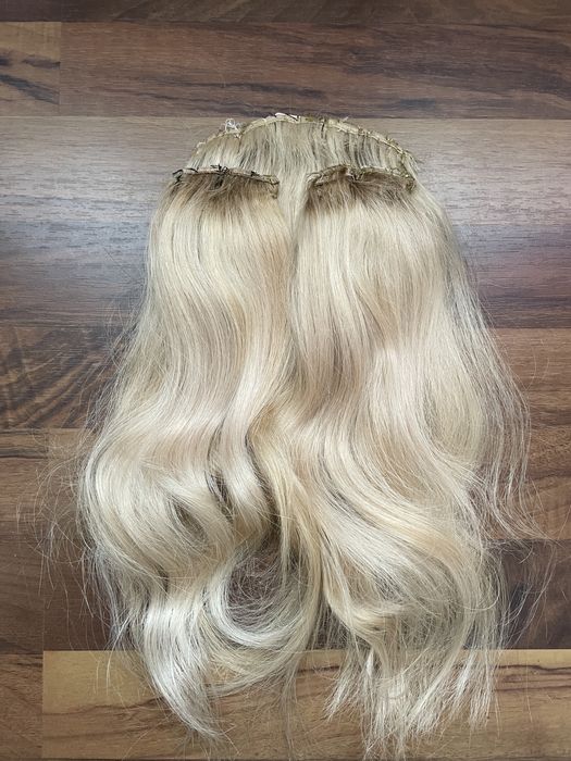 Натуральне волосся на заколках