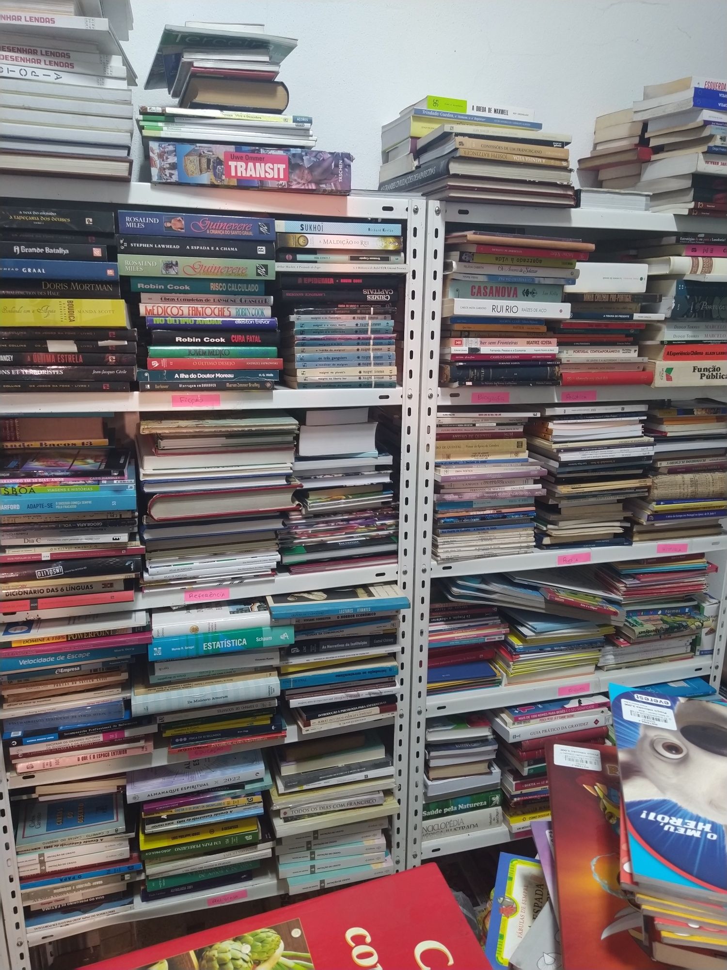 Lote de Livros mais de 2000 Livros