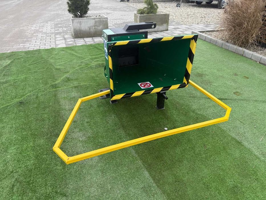 Rębak walcowy na WOM do ciągnika – tnie drewno na kawałki SOLIDNY