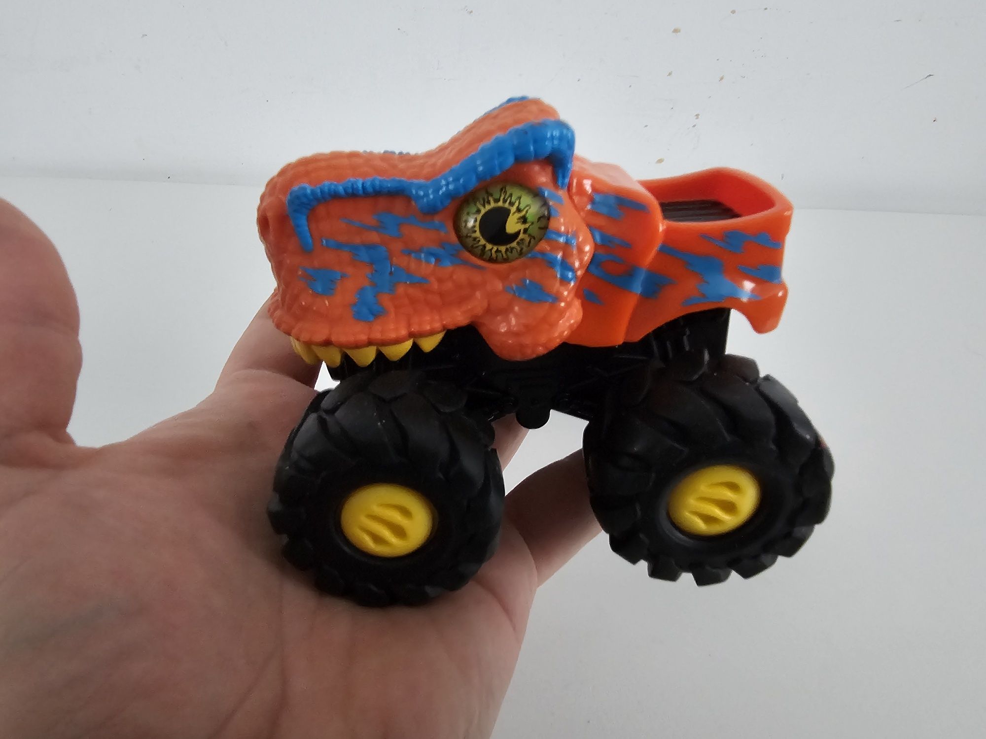 Monster truck samochód terenowy dinozaur