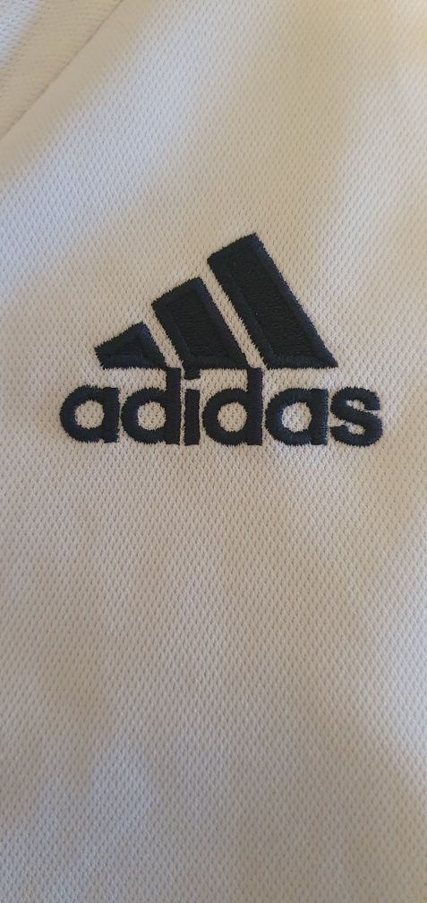 Polo oficial do Benfica, Adidas.