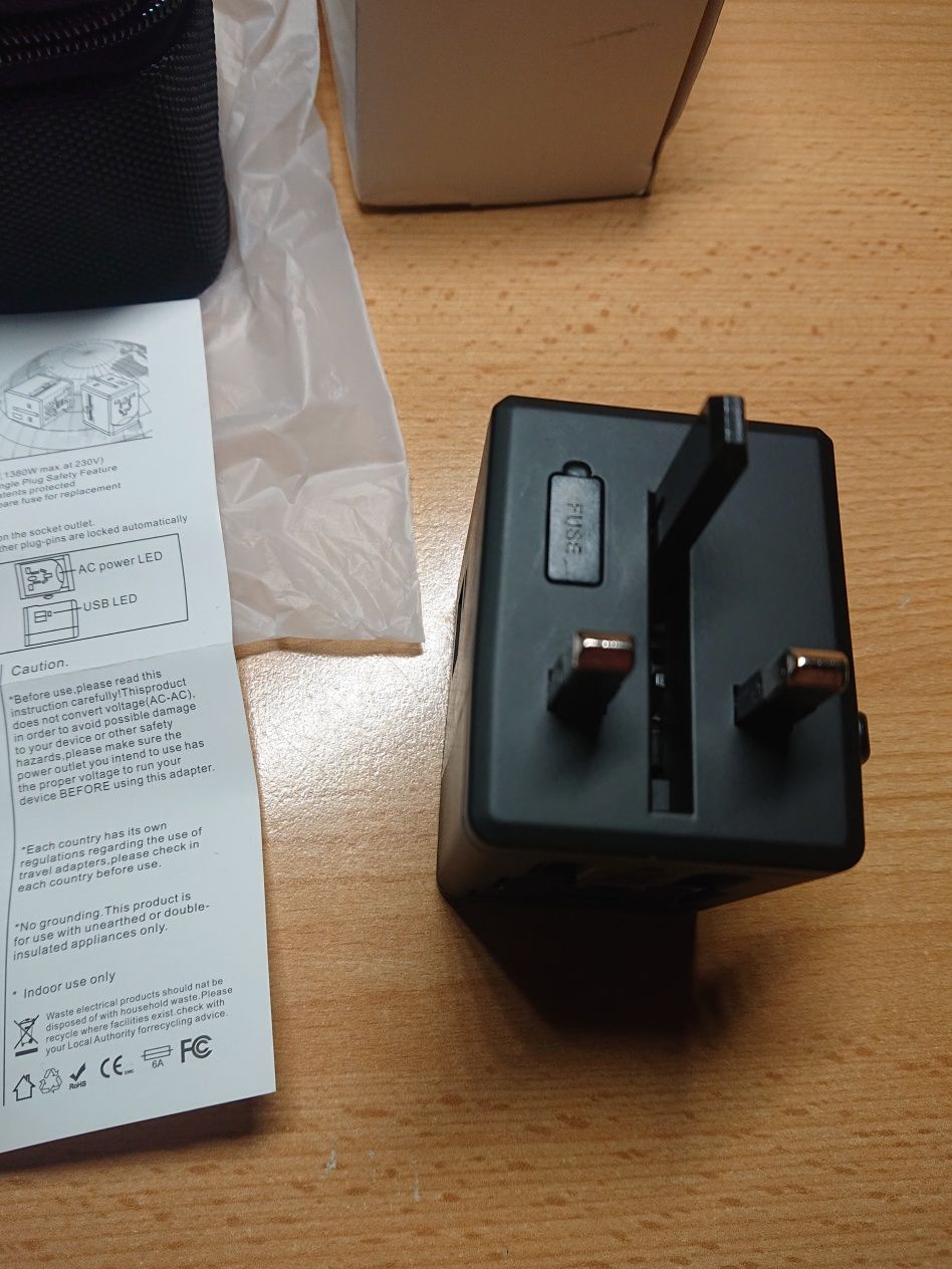 Adapter podróżny przejściówka UK USA EUROPA USB wielofunkcyjny Etui