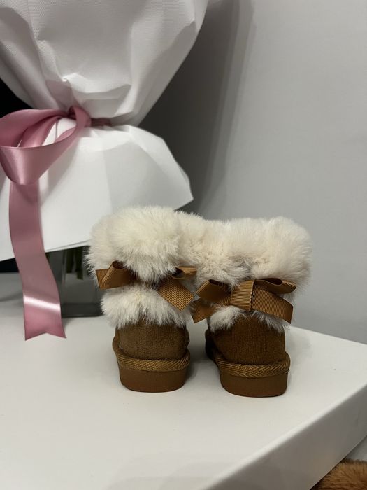 Угги на дівчинку