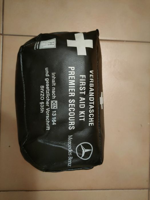 Apteczka samochodowa mercedes kompletna