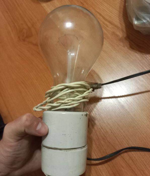 Лампа бошьшая накаливания розжарювання ссср с патроном прожекторная св