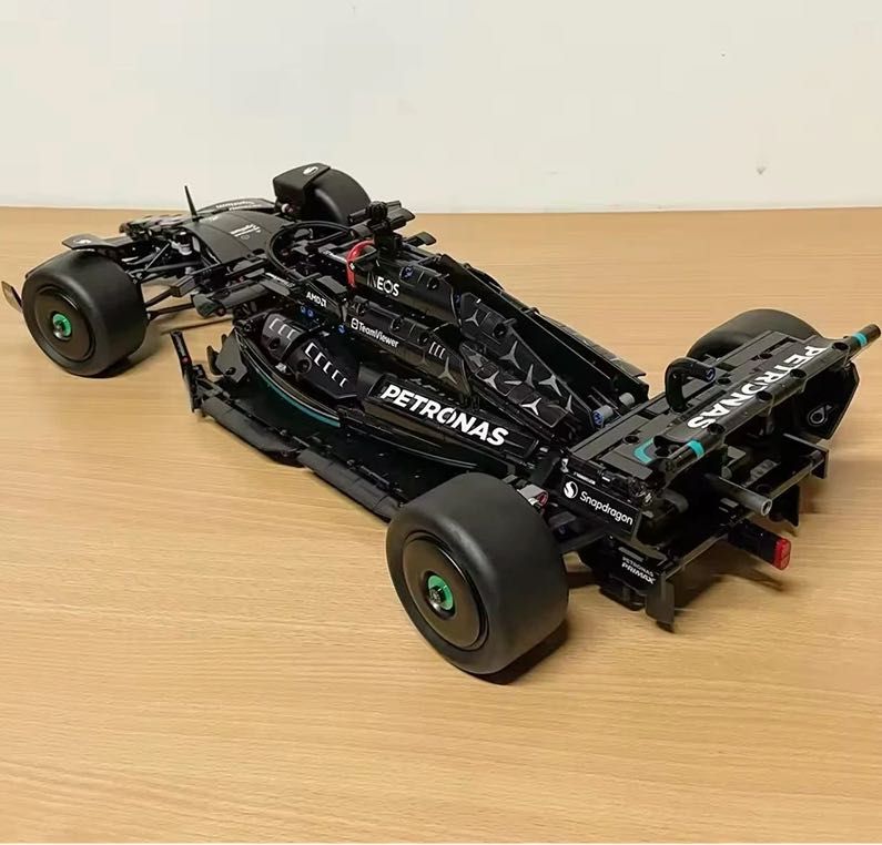 [NOVO] Brinquedo tipo LEGO Formula 1 W14 Petronas