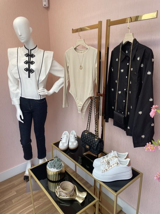 Vendo recheio de loja de roupas femeninas