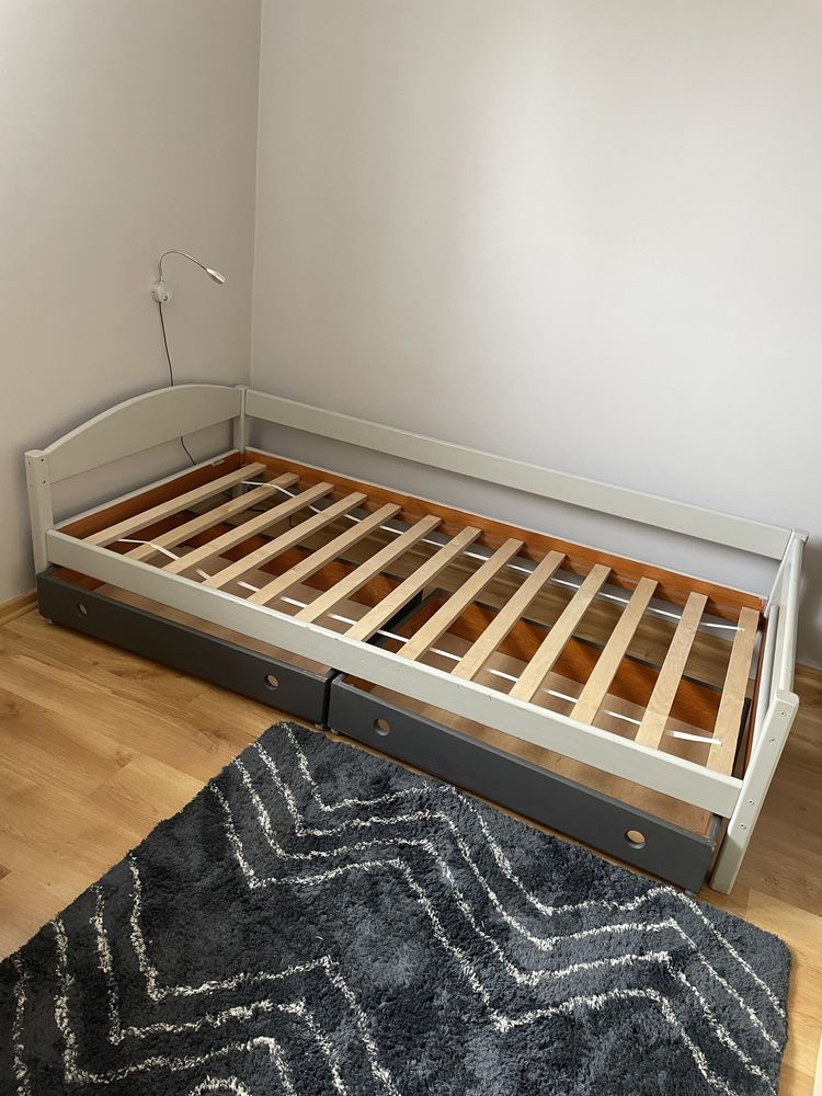Łóżko drweniane z szufladami 90x200
