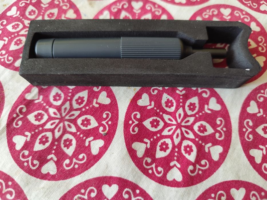 Śrubokręt magnetyczny 27 końcówek do telefonów laptopie nowy