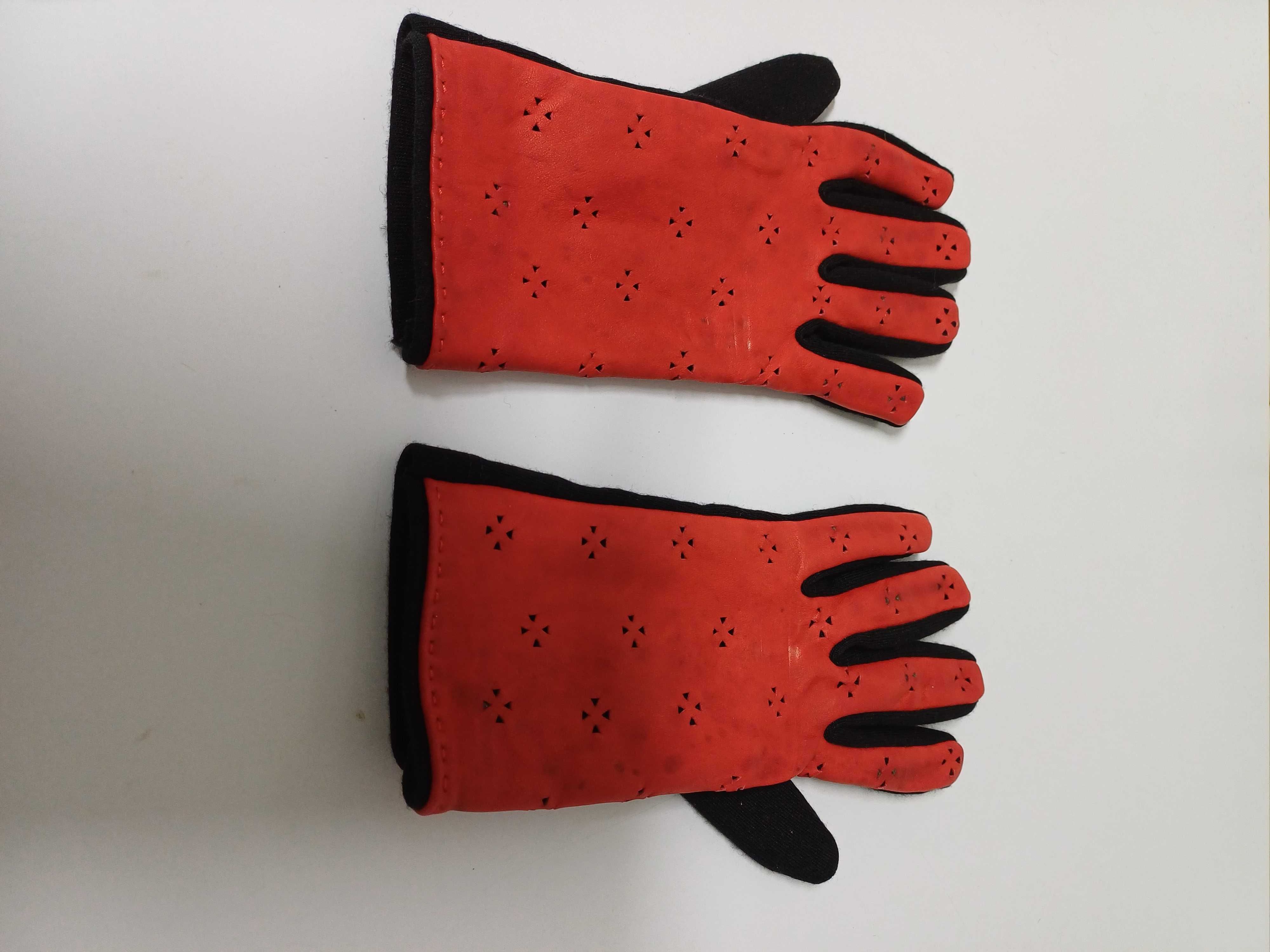 Luvas de senhora vermelhas e pretas