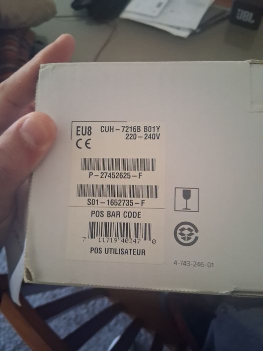 Vendo ps4 pro de 1 TB + Comando vermelho