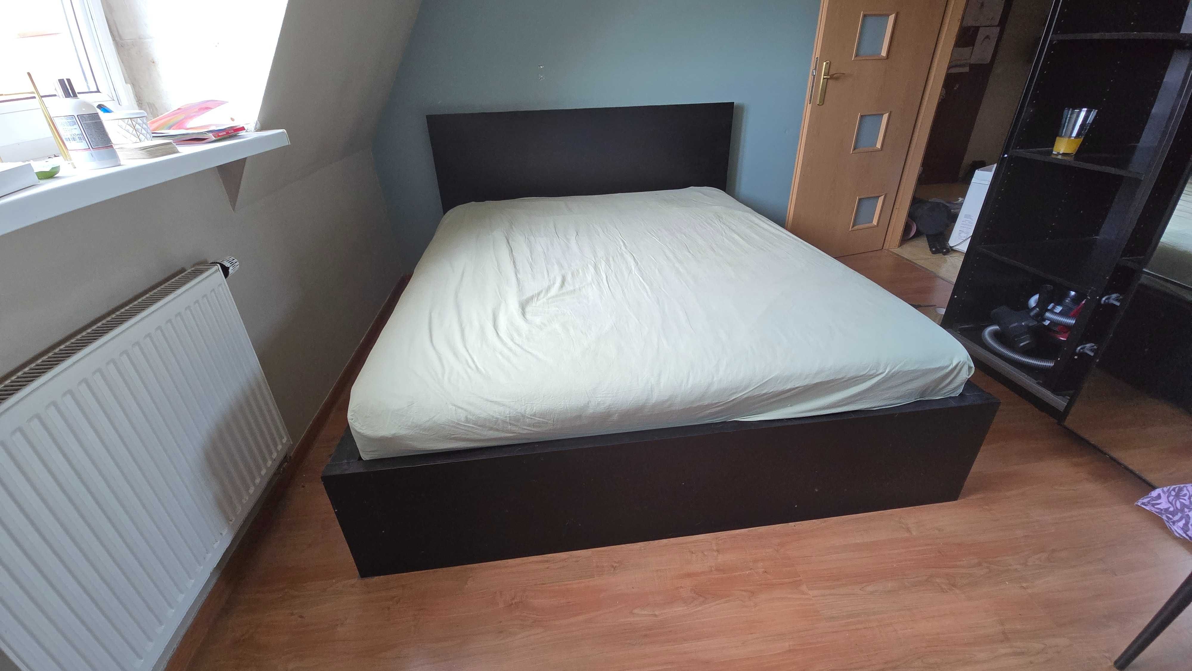 Łóżko IKEA MALM 180×200 z materacem – czarny brąz