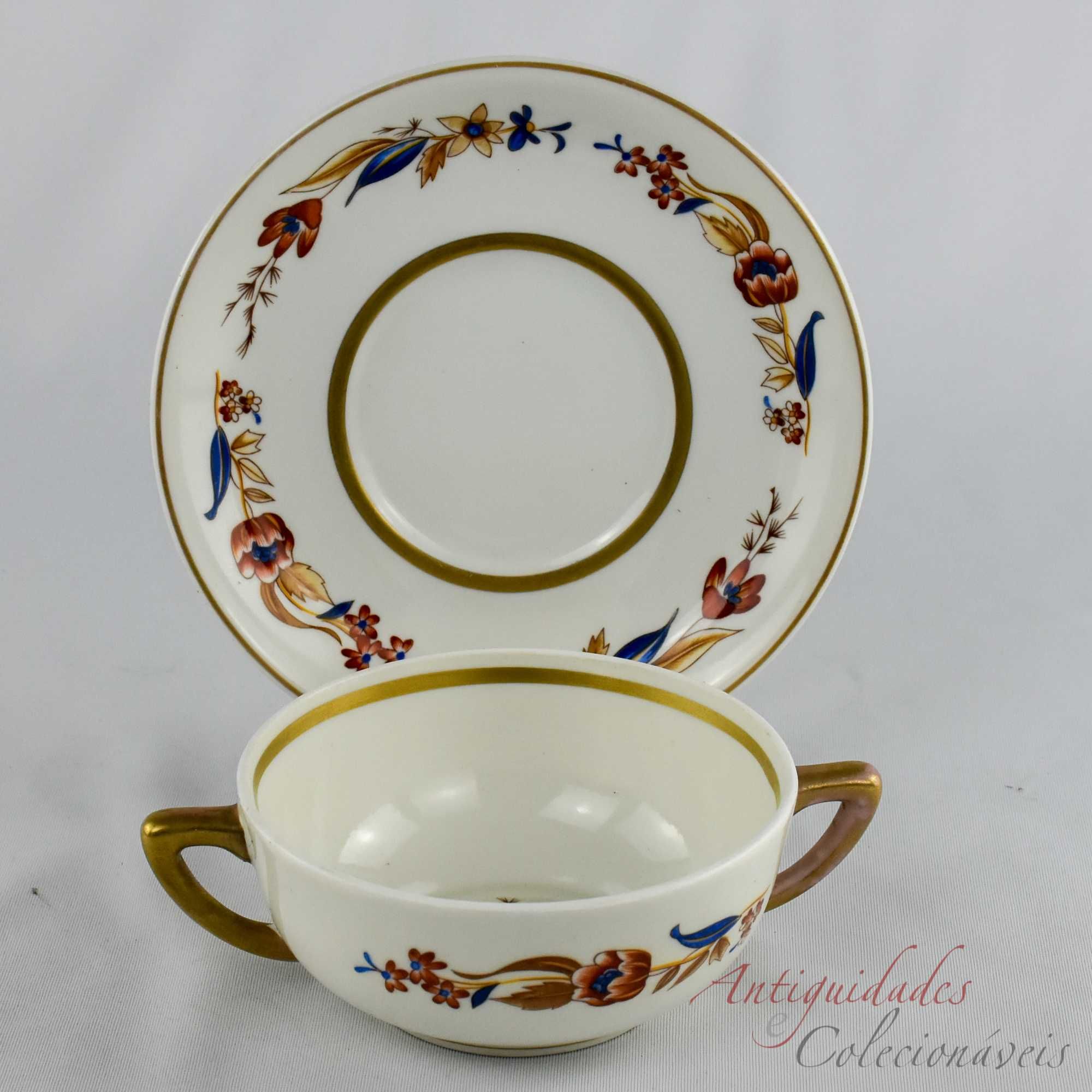 Taça de consomê com pires em porcelana Artibus, flores e dourado nº2