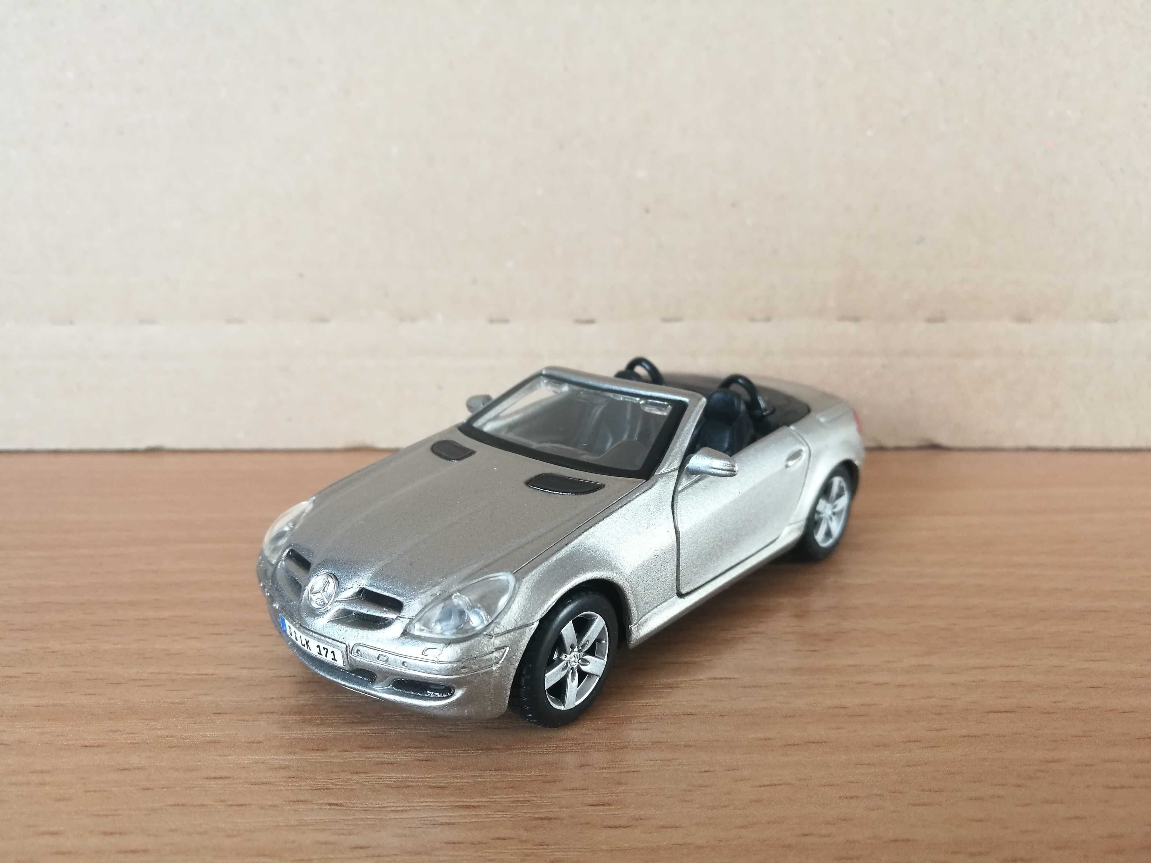 1/37 Maisto Mercedes-Benz SLK