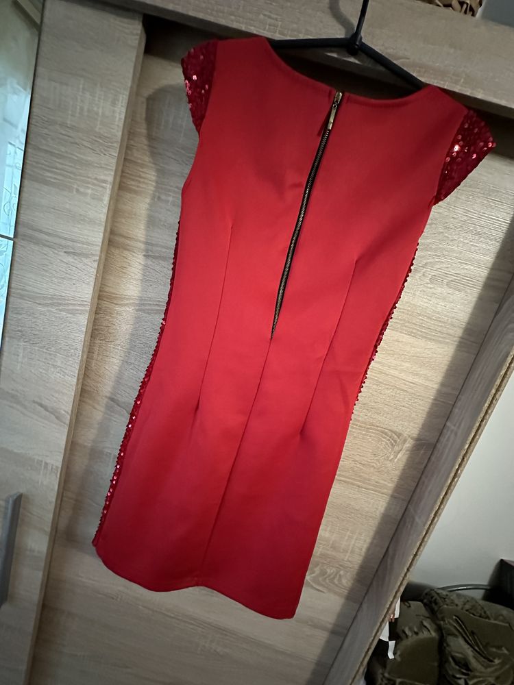 Червоне міні плаття