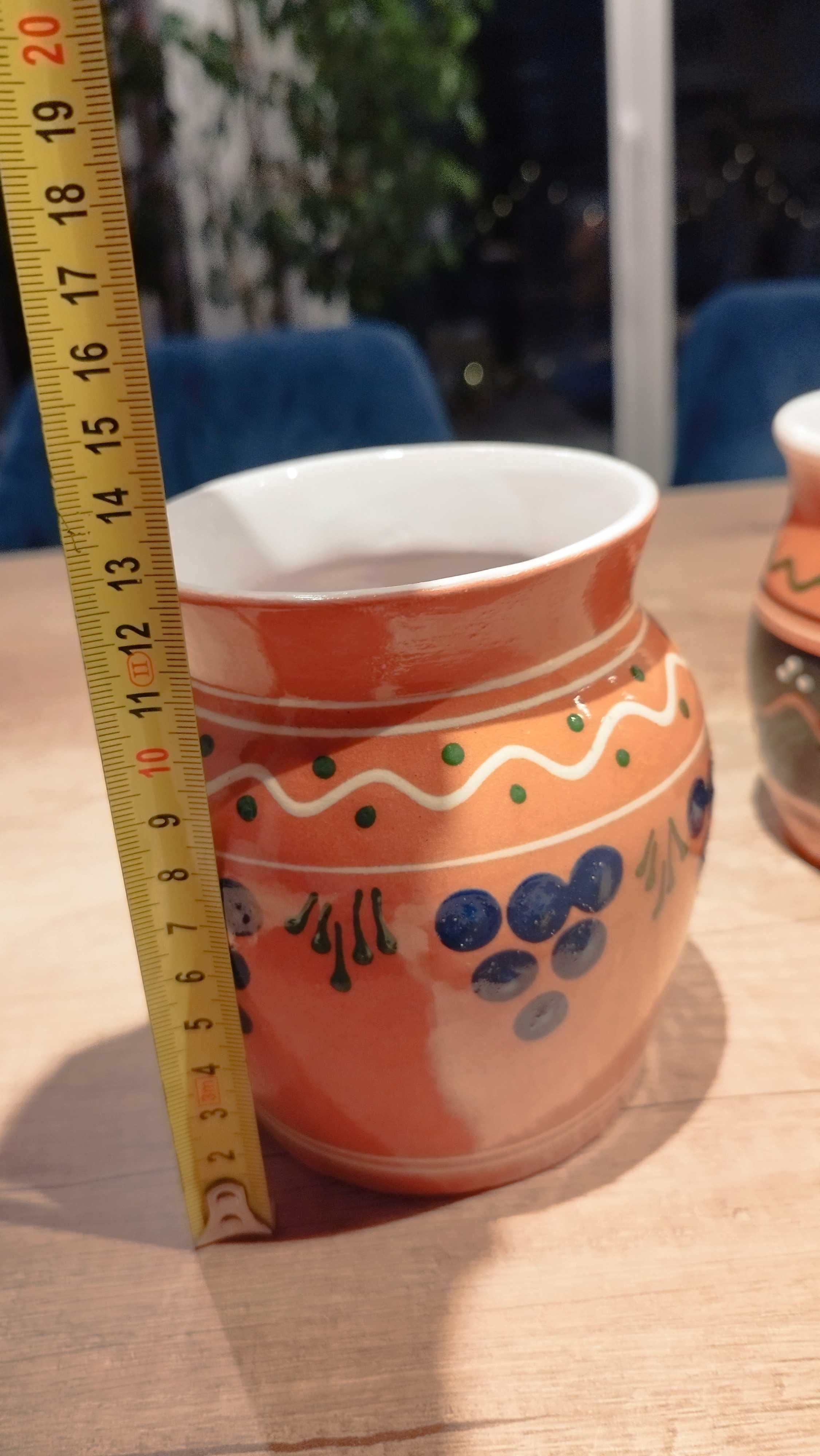 Zestaw trzech ceramicznych dzbanów, PRL