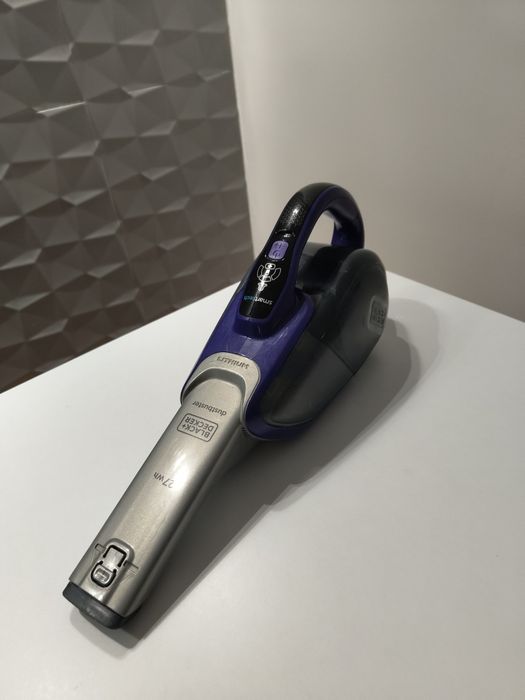 Aspirador de mão Black & Decker