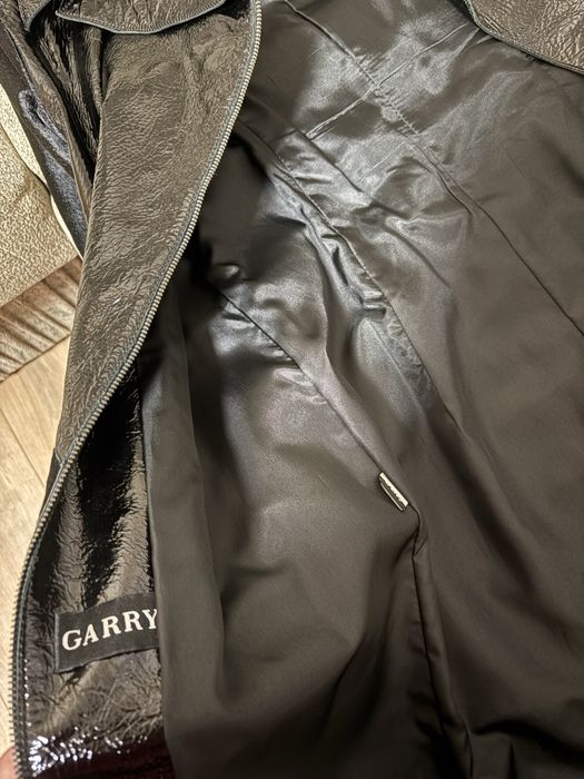 Шкіряний плащ, поні