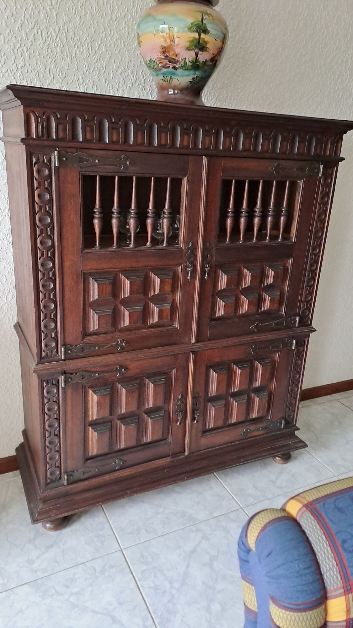 Cristaleira/ aparador de sala