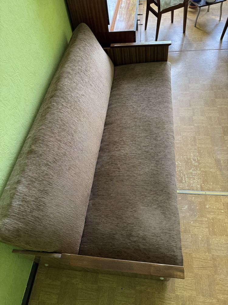 Brązowy tapczan sofa kanapa rozkładana z funkcją spania