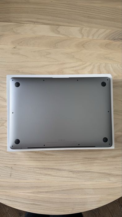 MacBook Air13” 2020 i3/8/256 SpaceGray стан як новий-батарея 26 циклів