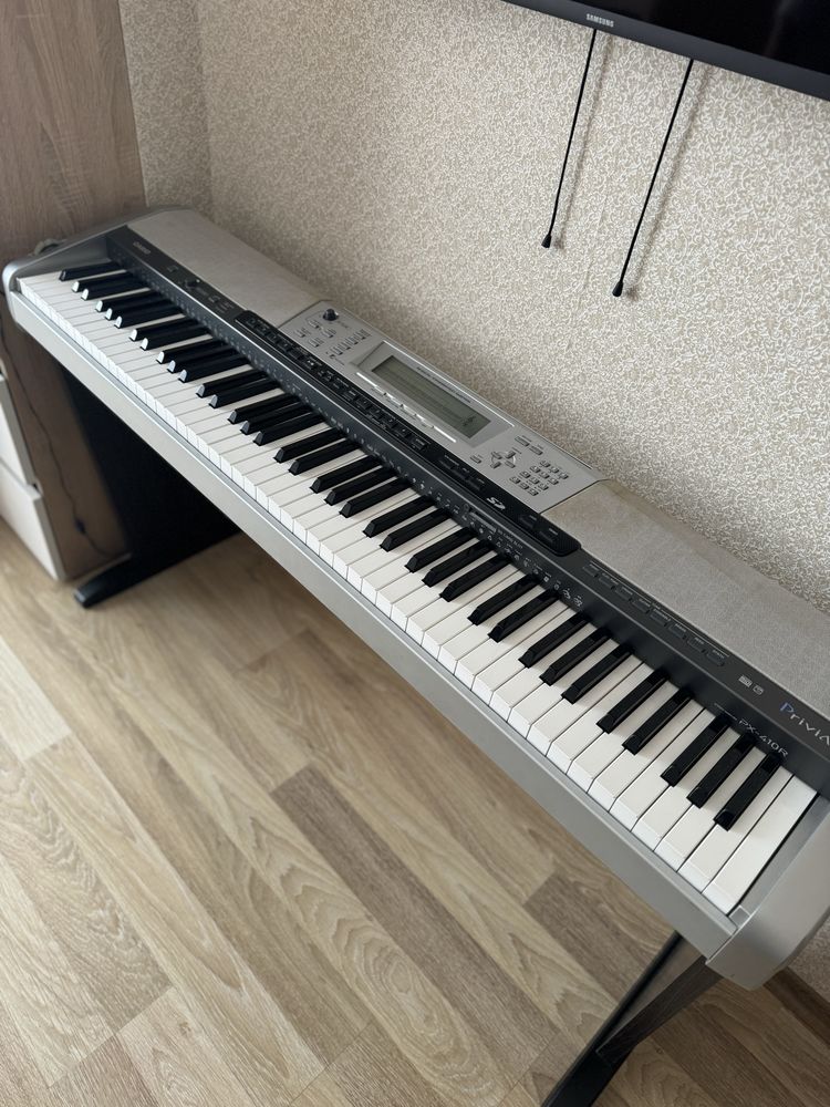 Синтезатор , цифрове піаніно casio