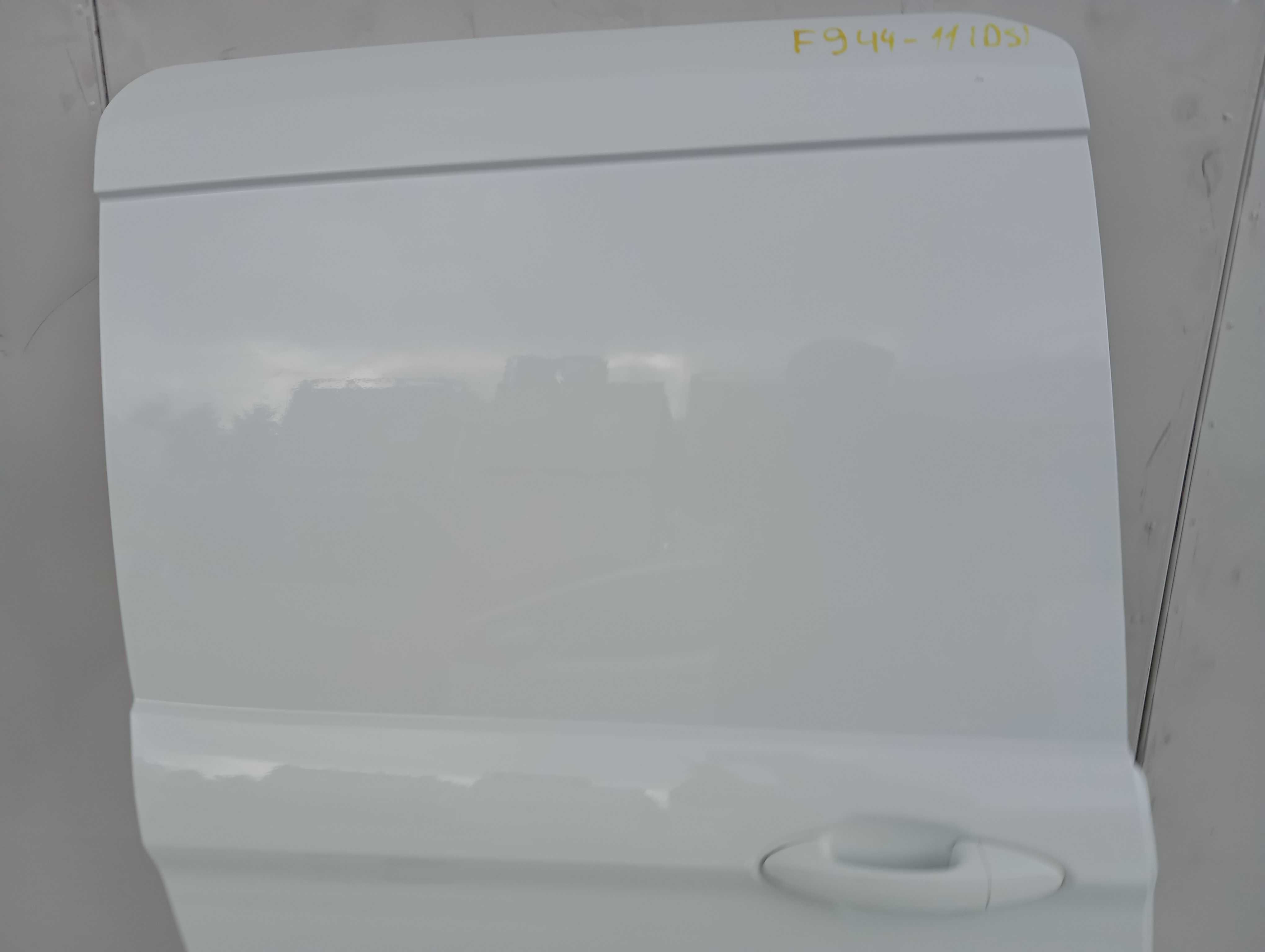 Ford Transit Courier – Drzwi przesuwne prawe E94-11