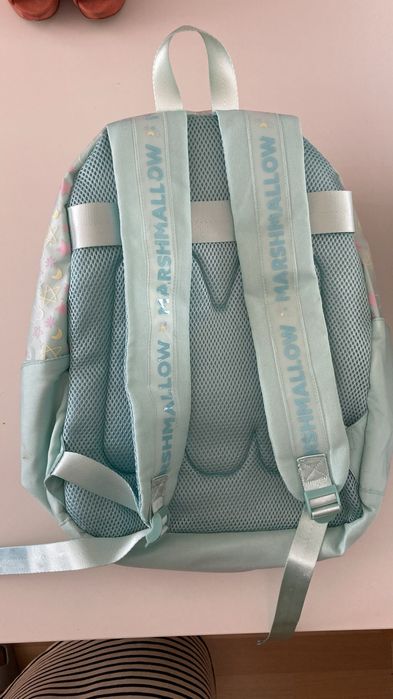 Mochila em bom estado, como nova.