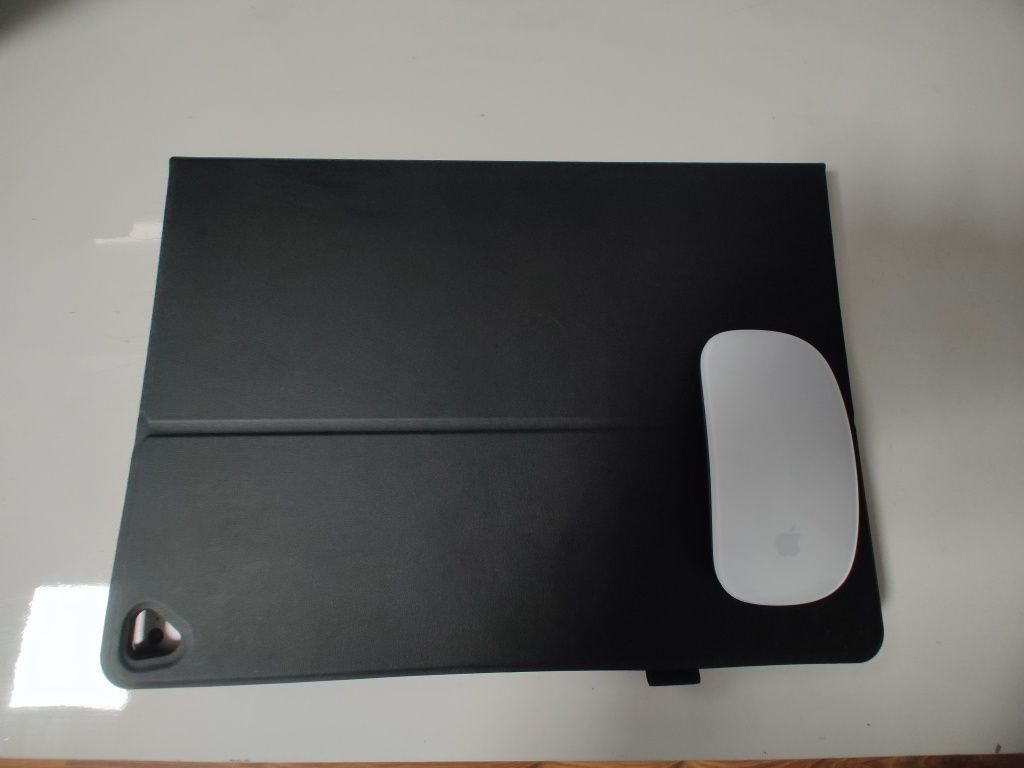 iPad 1 pro apple 12.9 " plus magic mouse i keyboard