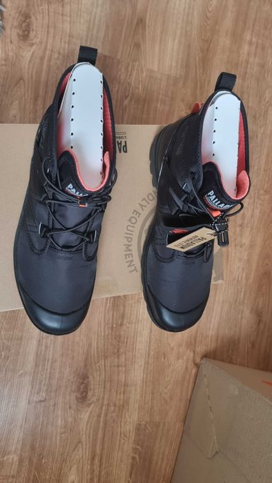 Nowe buty Palladium w rozmiarze 42 wodoodporne