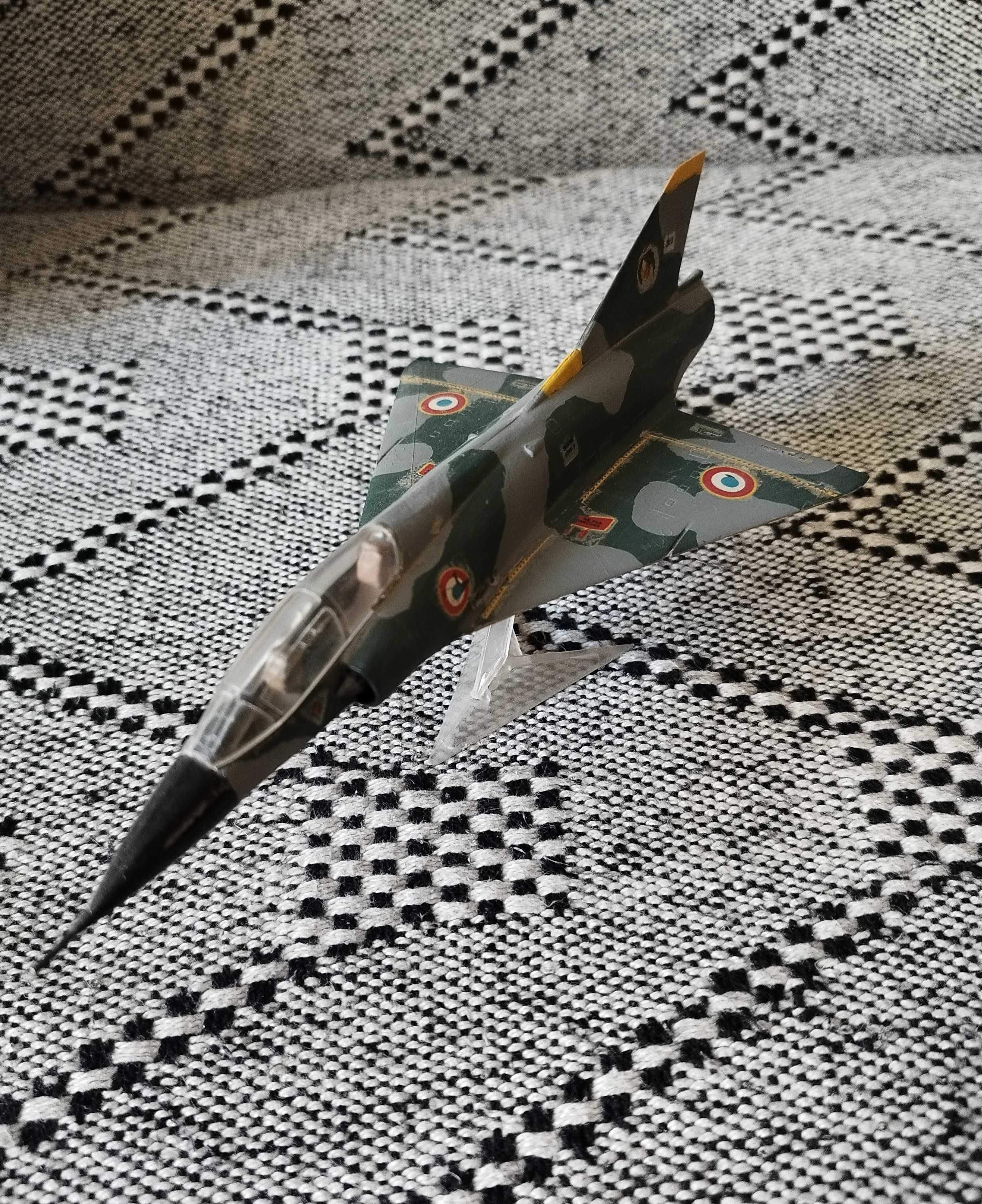 Model samolotu plastikowy Mirage 2000 1:72