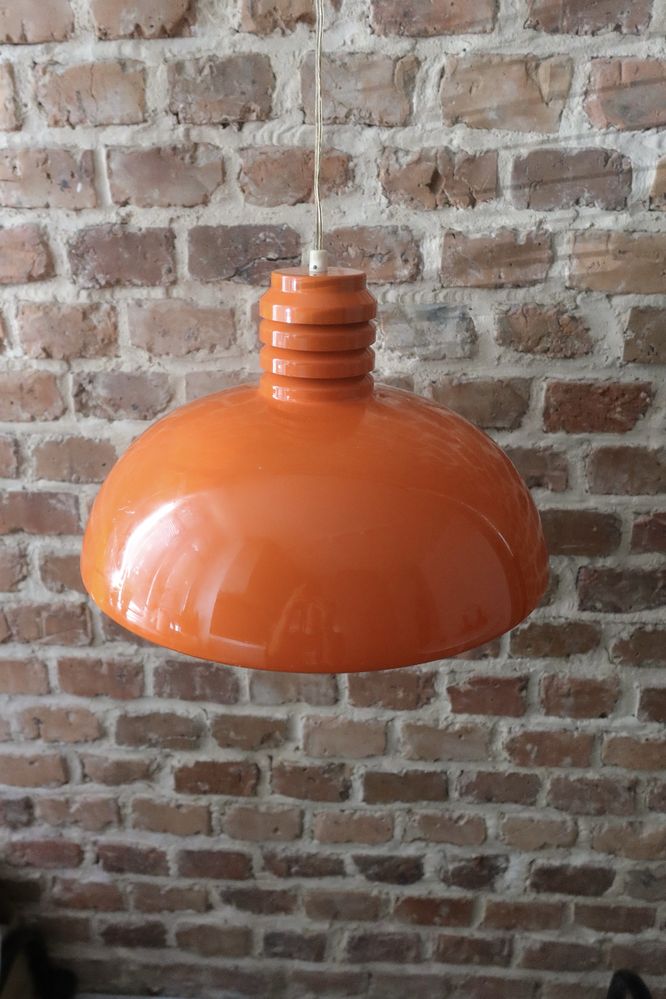 Pomarańczowa lampa wisząca vintage space age