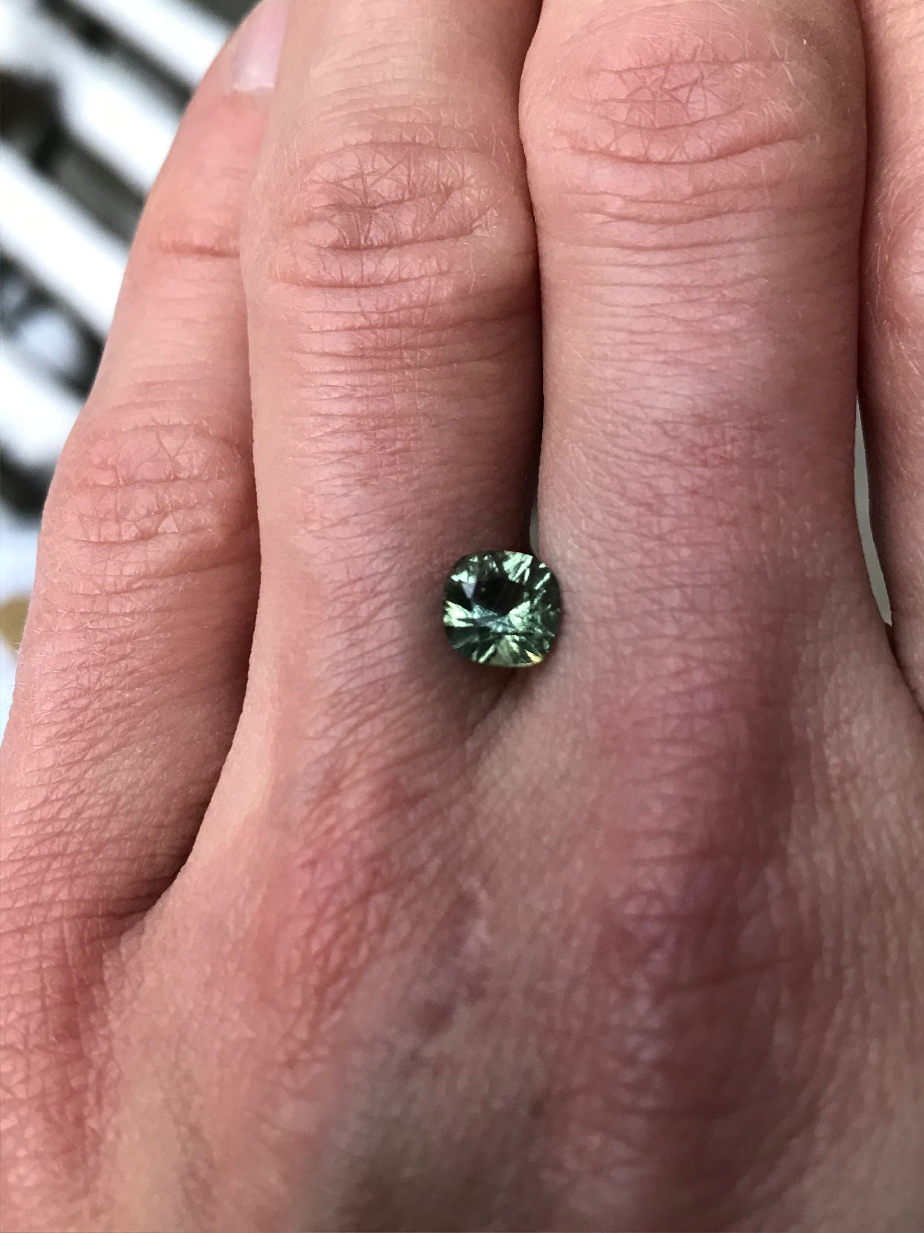Naturalny peridot z rutylem w szlifie Old Maine