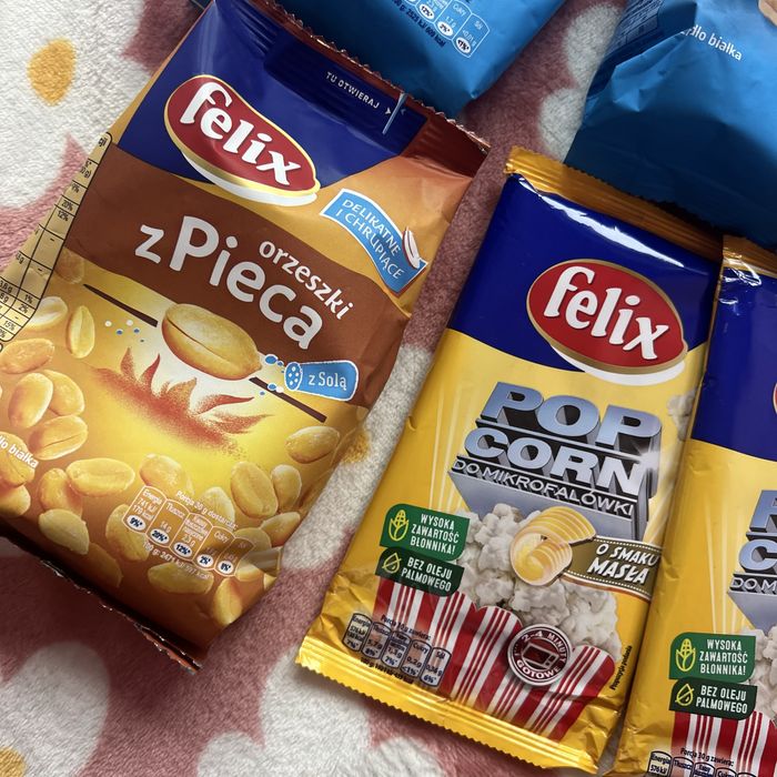 Zestaw przekasek orzeszki ziemne felix z pieca prazone popcorn maslany