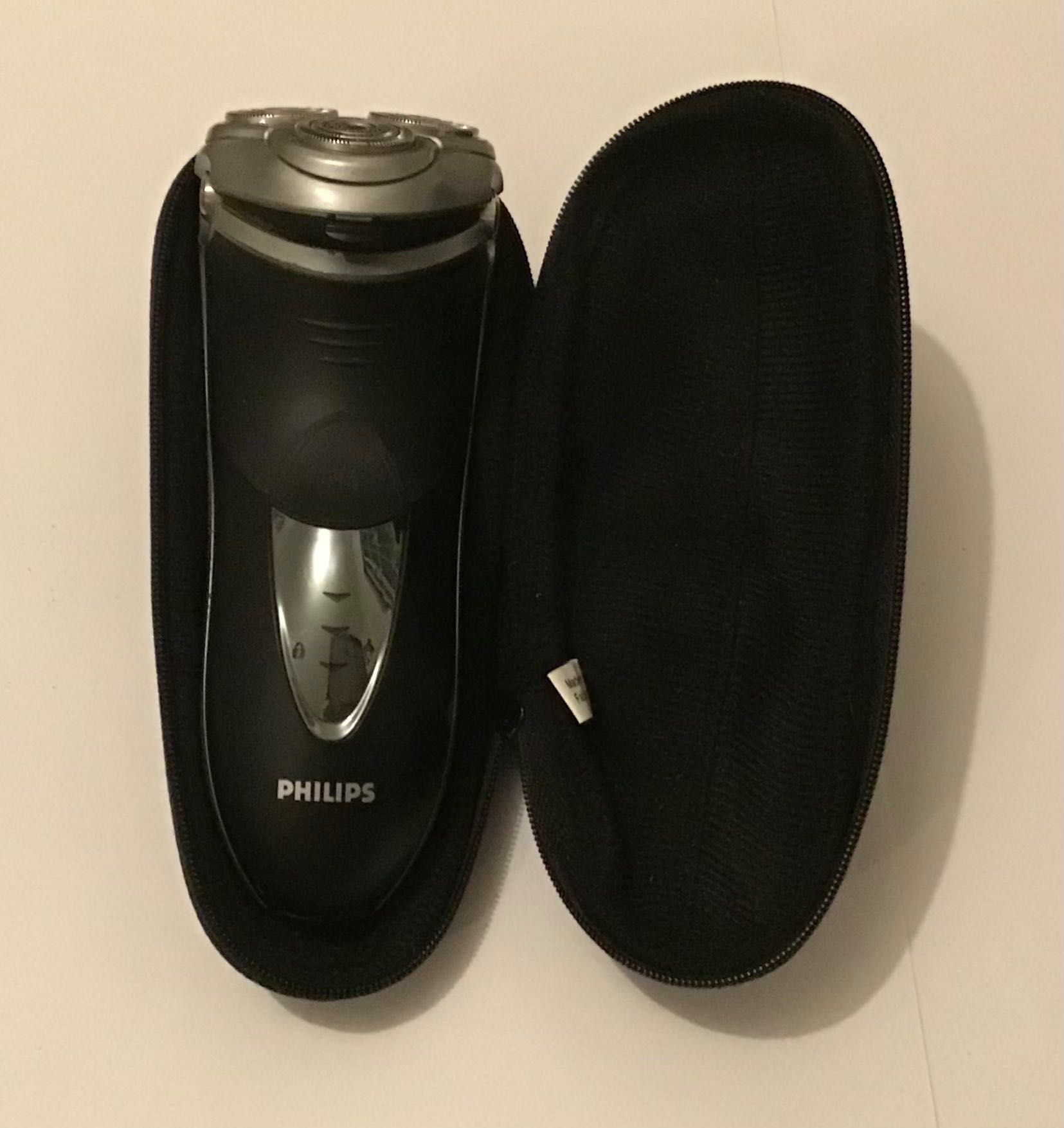 Máquina de barbear Philips 8200