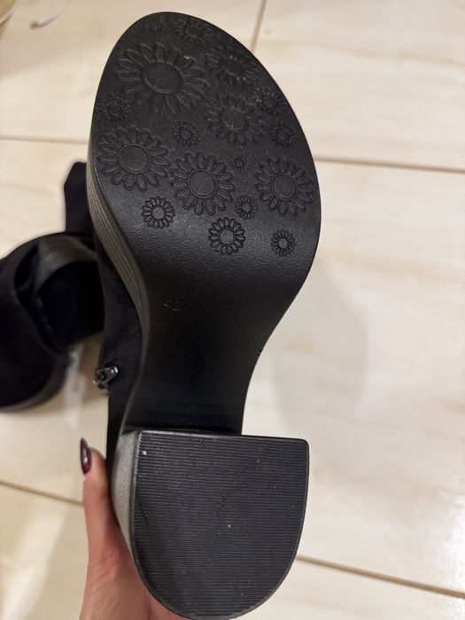 Демисезонные ботфорты на каблуке