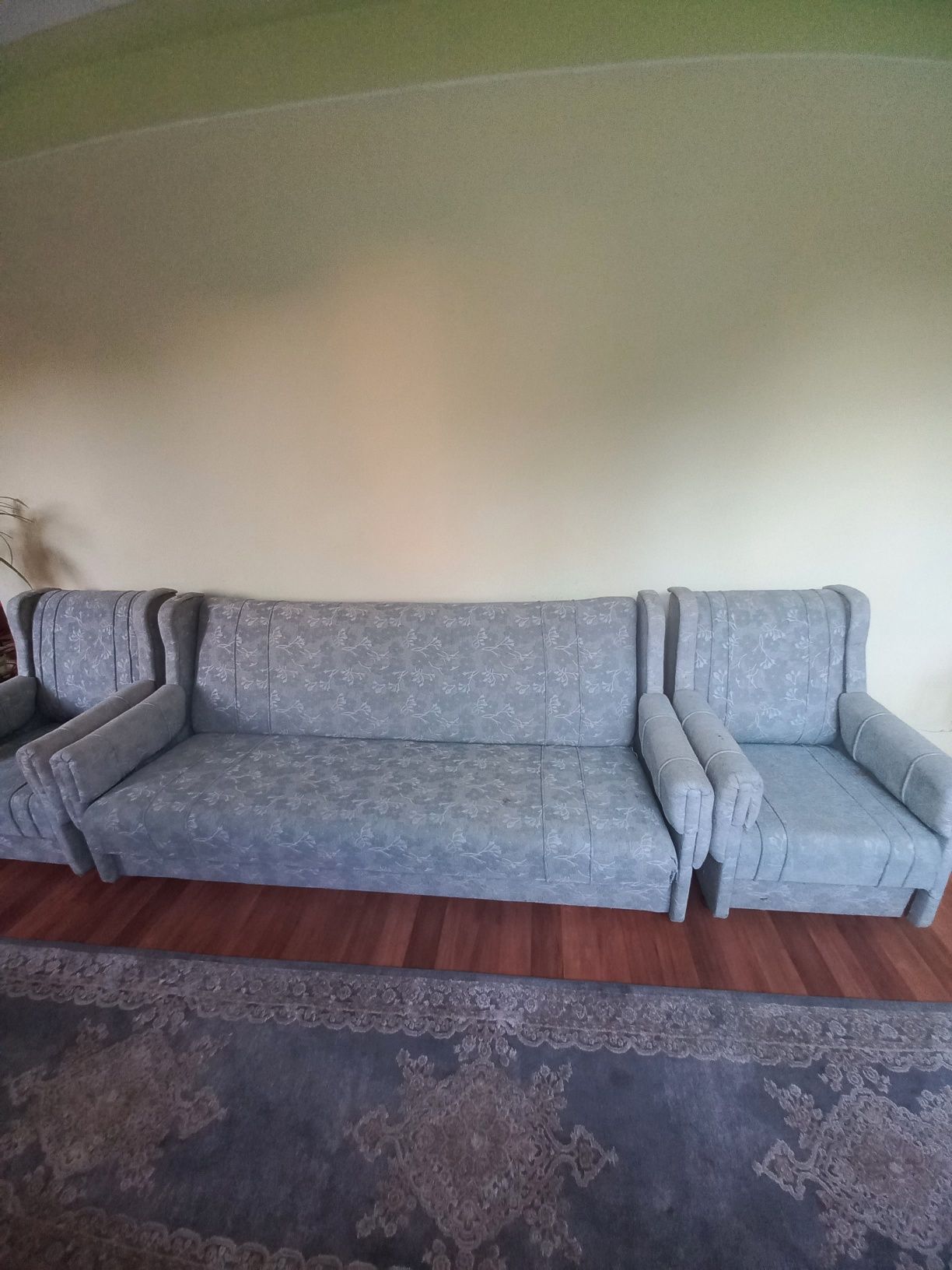 Продам диван і 2 крісла