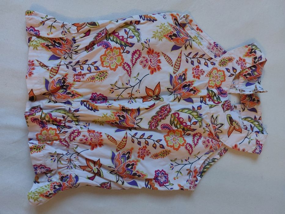 Bluzka bez rękawków kwiaty 98