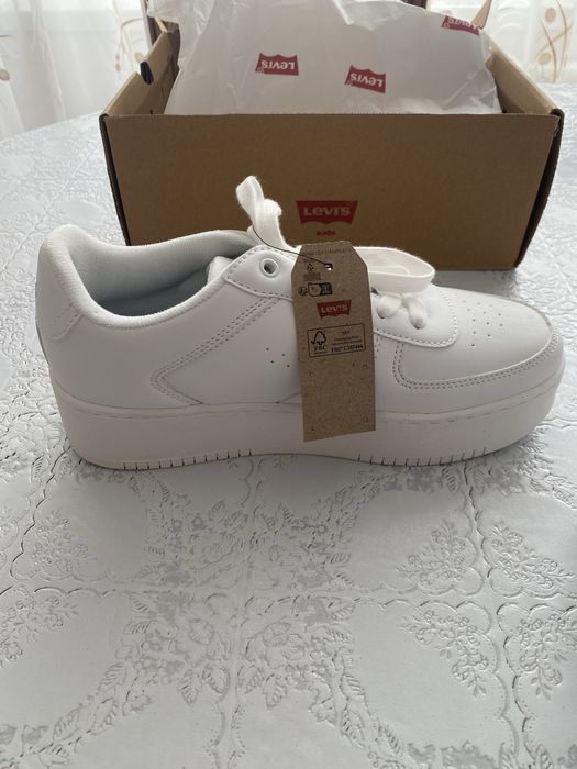 Взуття, кросівки, LEVI’S 39 розмір