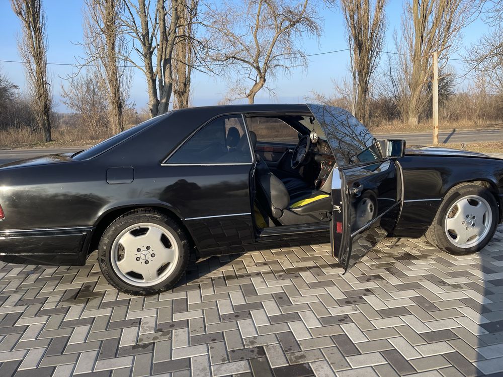 Продаю мерс 124 купе