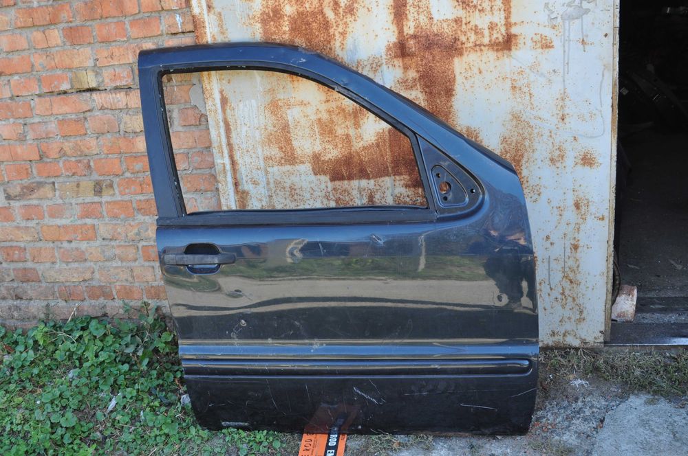 Mercedes ML w163 правая дверь без стекла