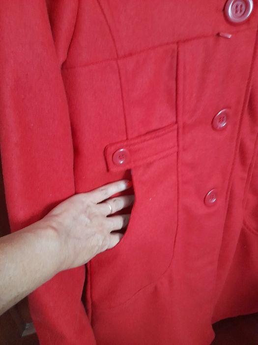 Casaco comprido vermelho