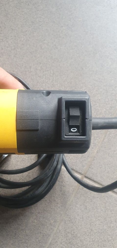 Frezarka górnowrzecionowa  Dewalt