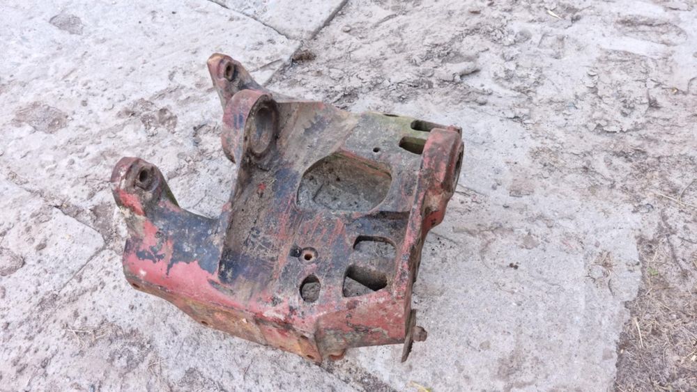 Wspornik przedniej osi Ursus C385 bez napędu Zetor